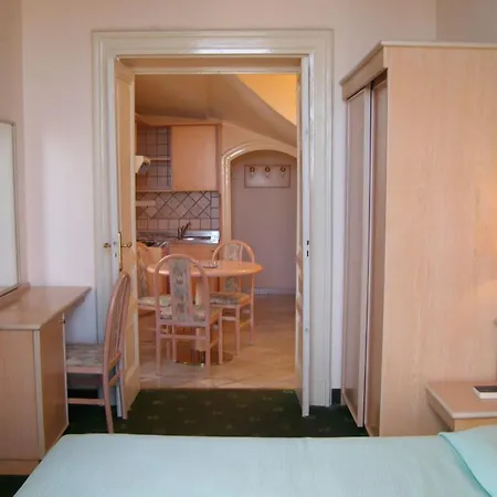 Apartment For 4 In Maurizio